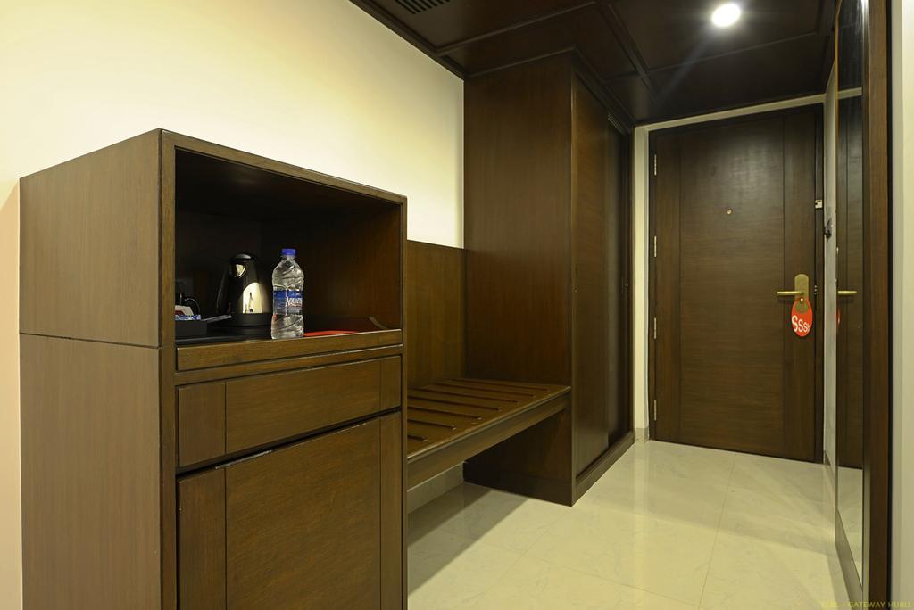 Hotel Naveen Lakeside Hubli Exterior foto