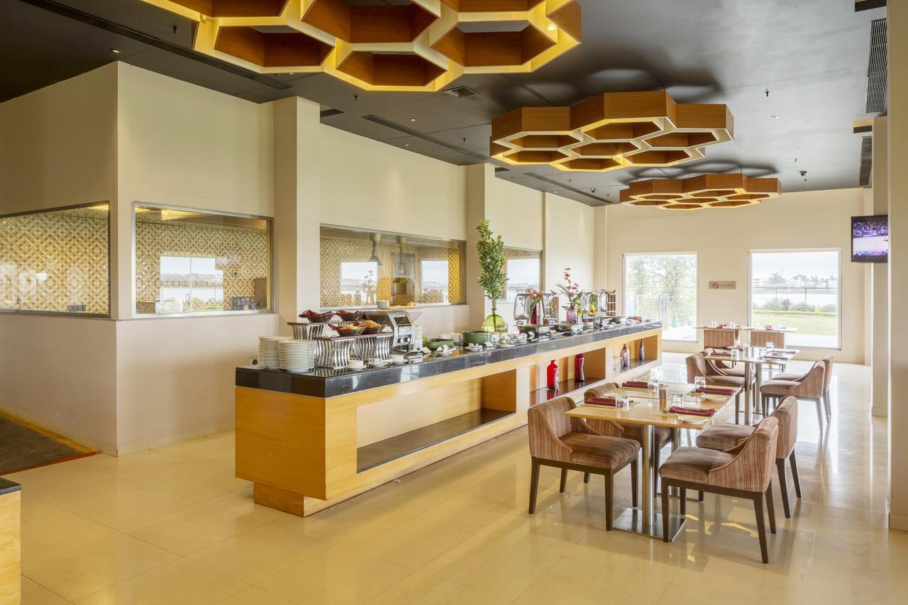 Hotel Naveen Lakeside Hubli Exterior foto