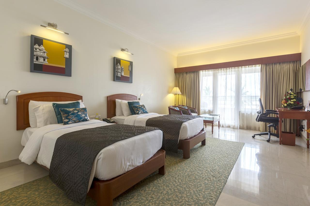 Hotel Naveen Lakeside Hubli Exterior foto