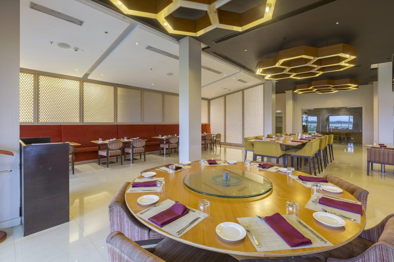Hotel Naveen Lakeside Hubli Exterior foto
