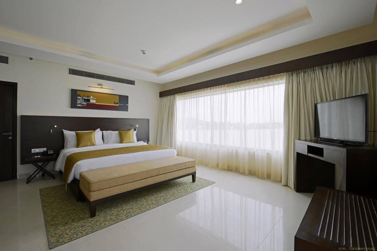 Hotel Naveen Lakeside Hubli Exterior foto