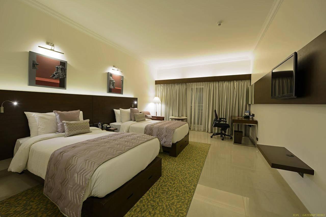 Hotel Naveen Lakeside Hubli Exterior foto